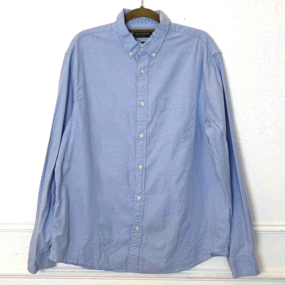 Banana Republic Oxford Shirt Mens XL Light Blue Untucked Fit Cotton Button Down‎